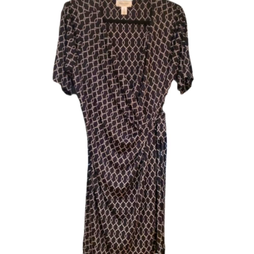 Sophisticated maternity wrap maternity dress